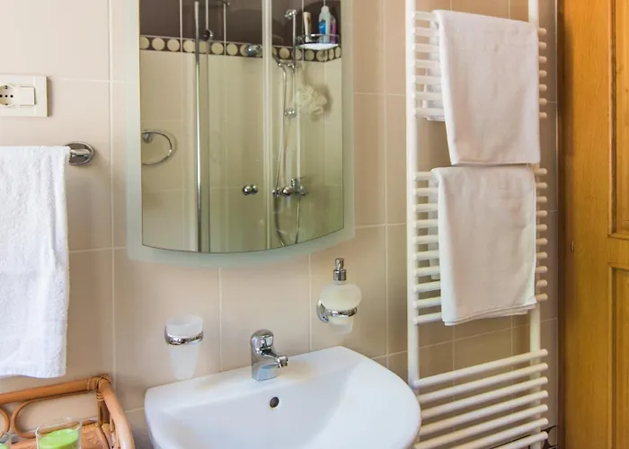 By Guide 빌라 오파티아