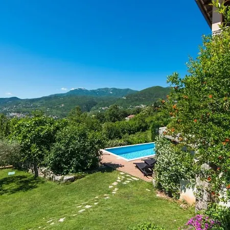 By Guide 别墅 奥帕提亚