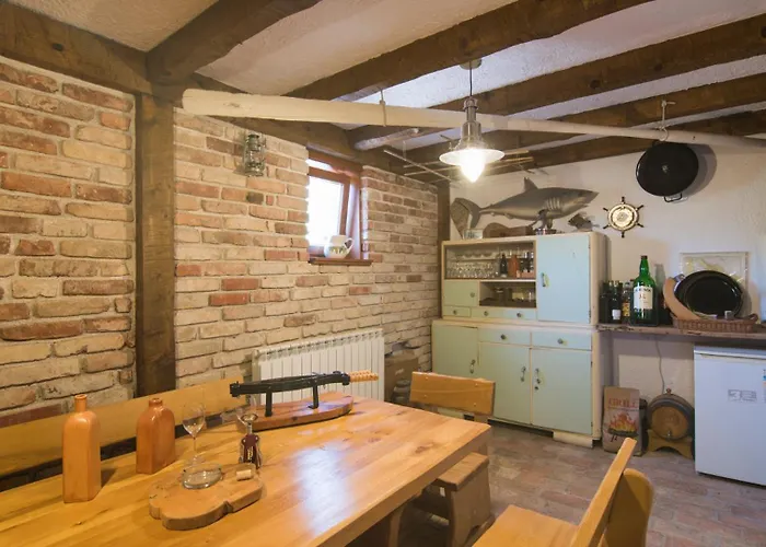 By Guide * Οπατία